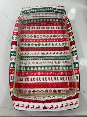 Holiday Baking Dish Cozy with Festive Red & Green Kitchen Linen
